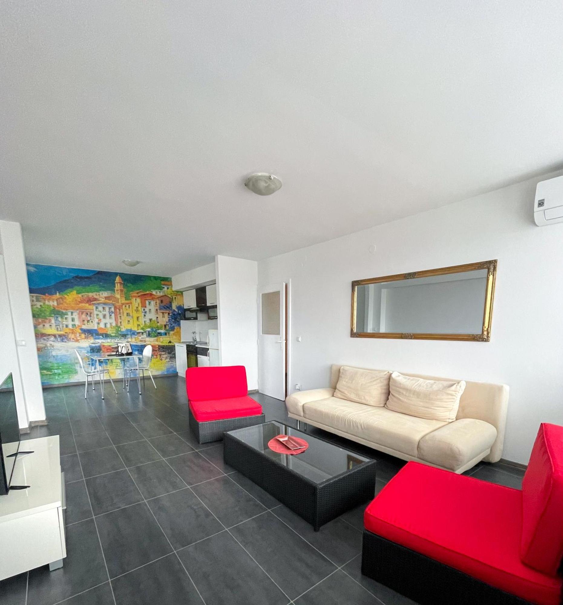 Modern - Location Apartment *